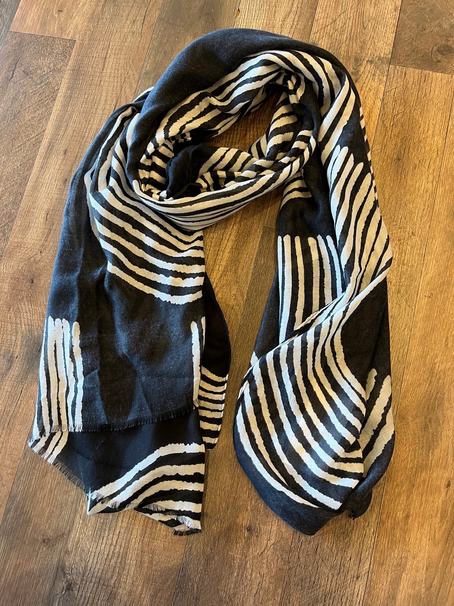 Pretty Persuasions Light Weight Scarf